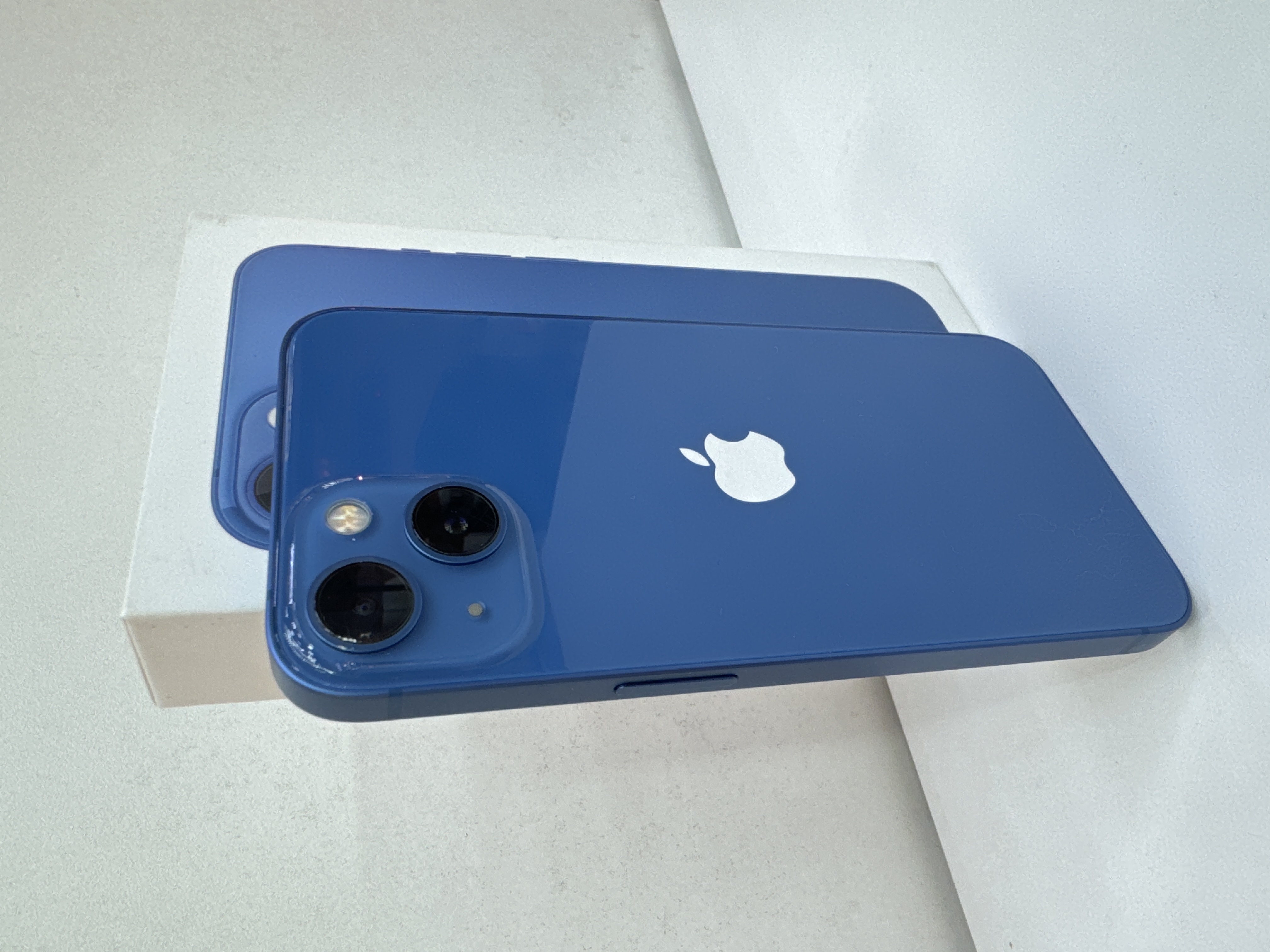 Apple iPhone 13, 4/128, синий, IMEI: 351519636464699
